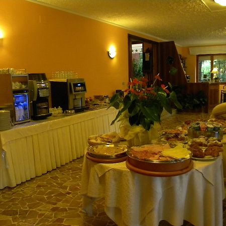 Hotel La Rosa Del Tirreno Ливорно Екстериор снимка